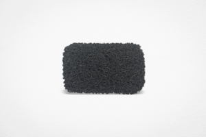 Musta PVC-muovista valmistettu saippua-alusta.
